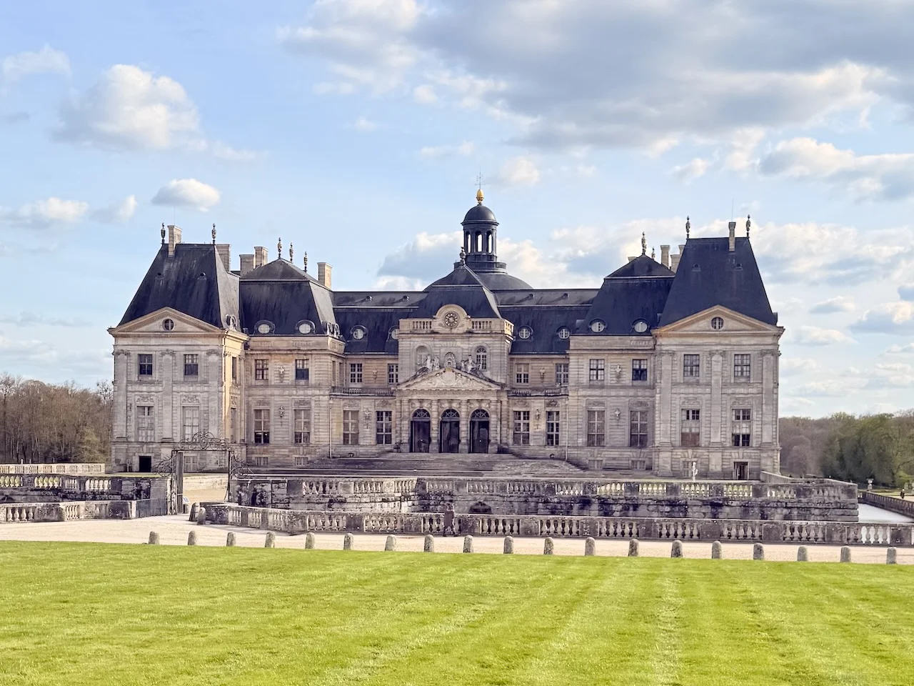 Château de Vaux-le-Vicomte baroque facade and Le Nôtre formal gardens