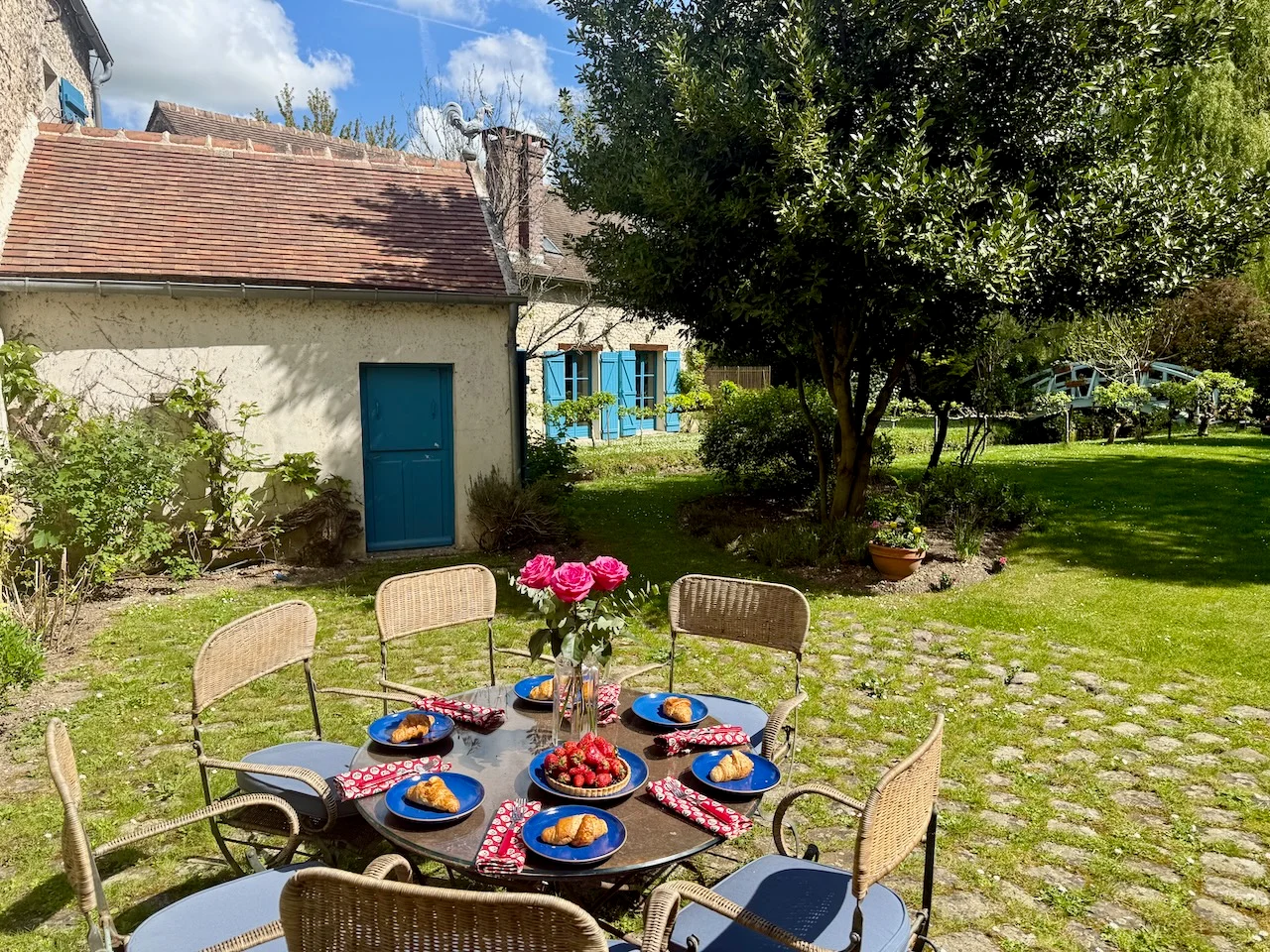 Breakfast set on the patio at Moulin à Rêves — local catering and traiteurs