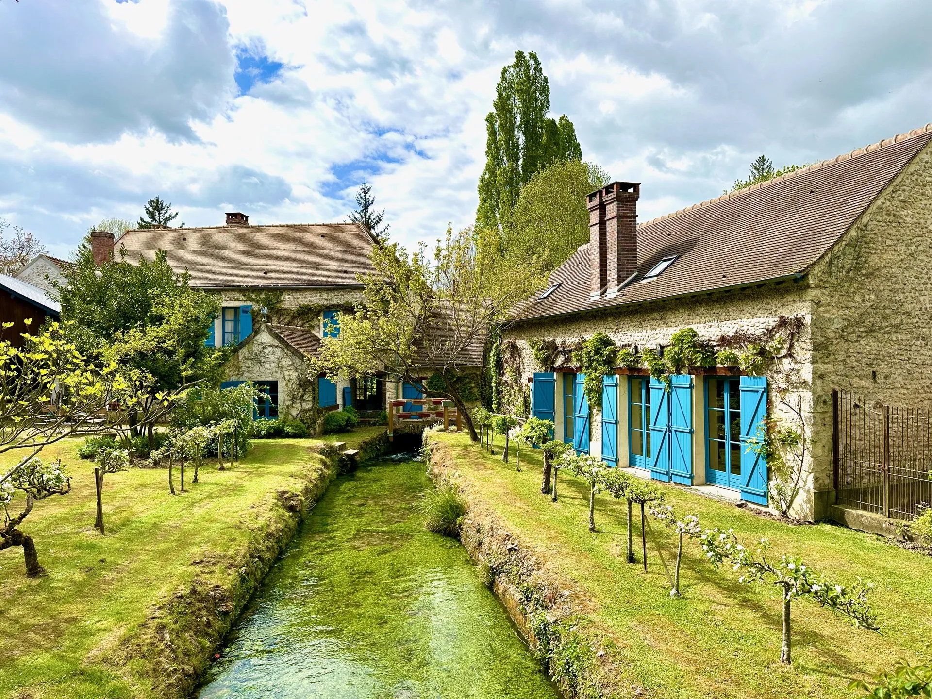 The compound at Moulin à Rêves in Mereville, France