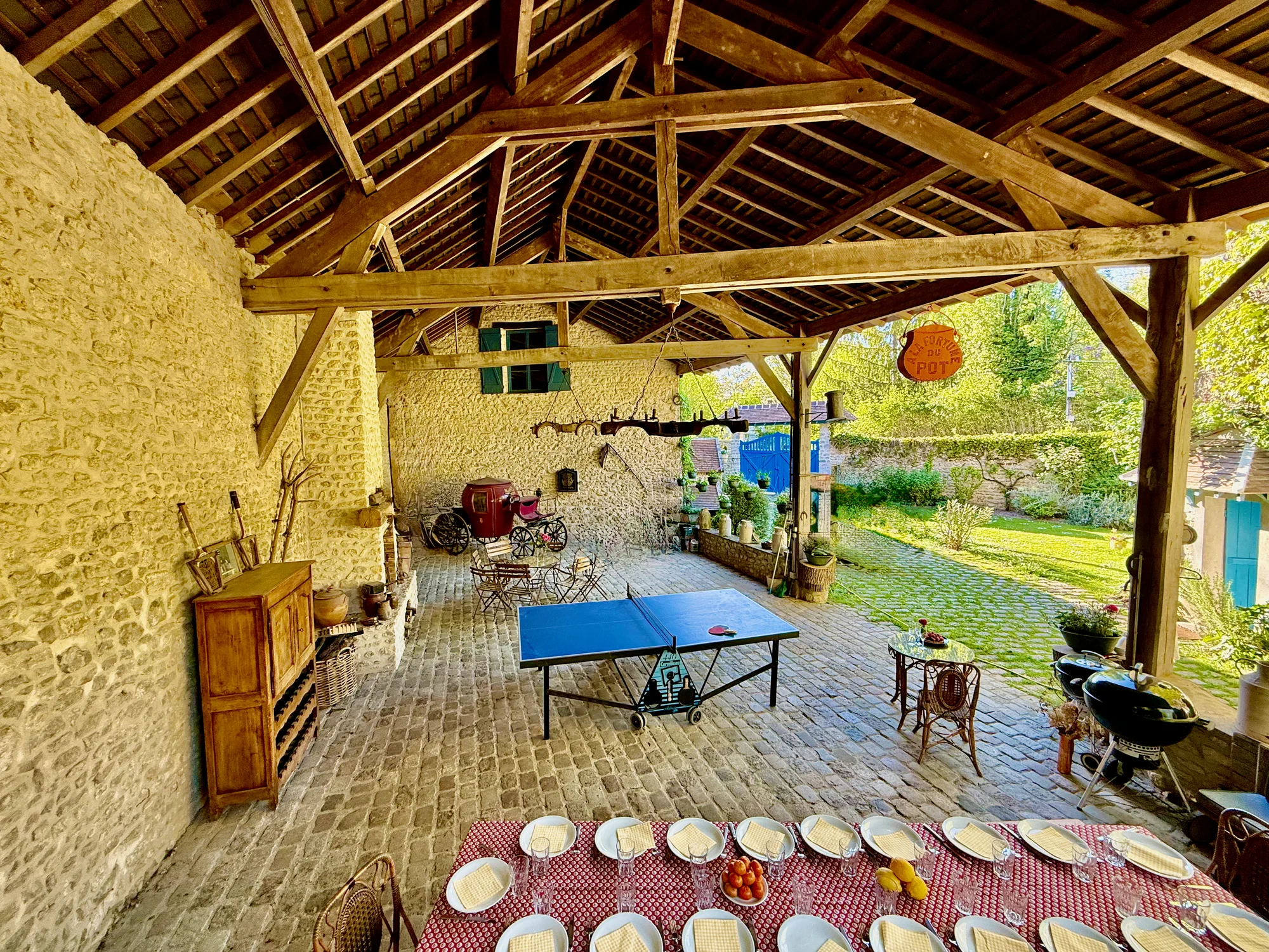La Grange covered entertaining barn at Moulin à Rêves