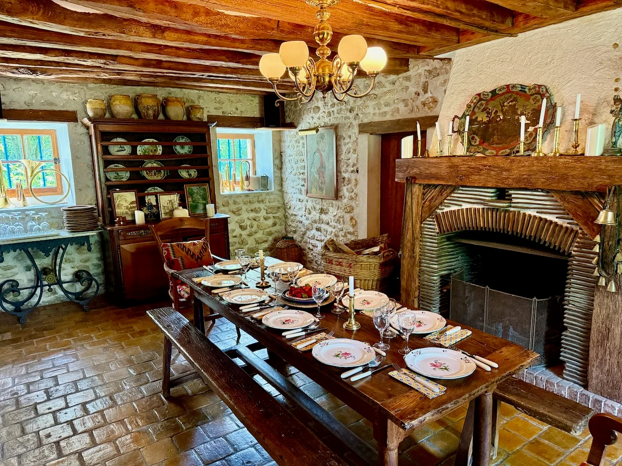 Dining room at Le Moulin set for a meal with seasonal flowers