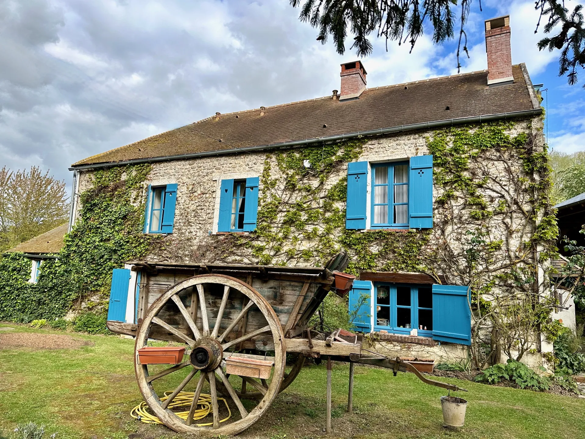 Le Moulin à Rêves — historic mill house on the Juine River, Mereville